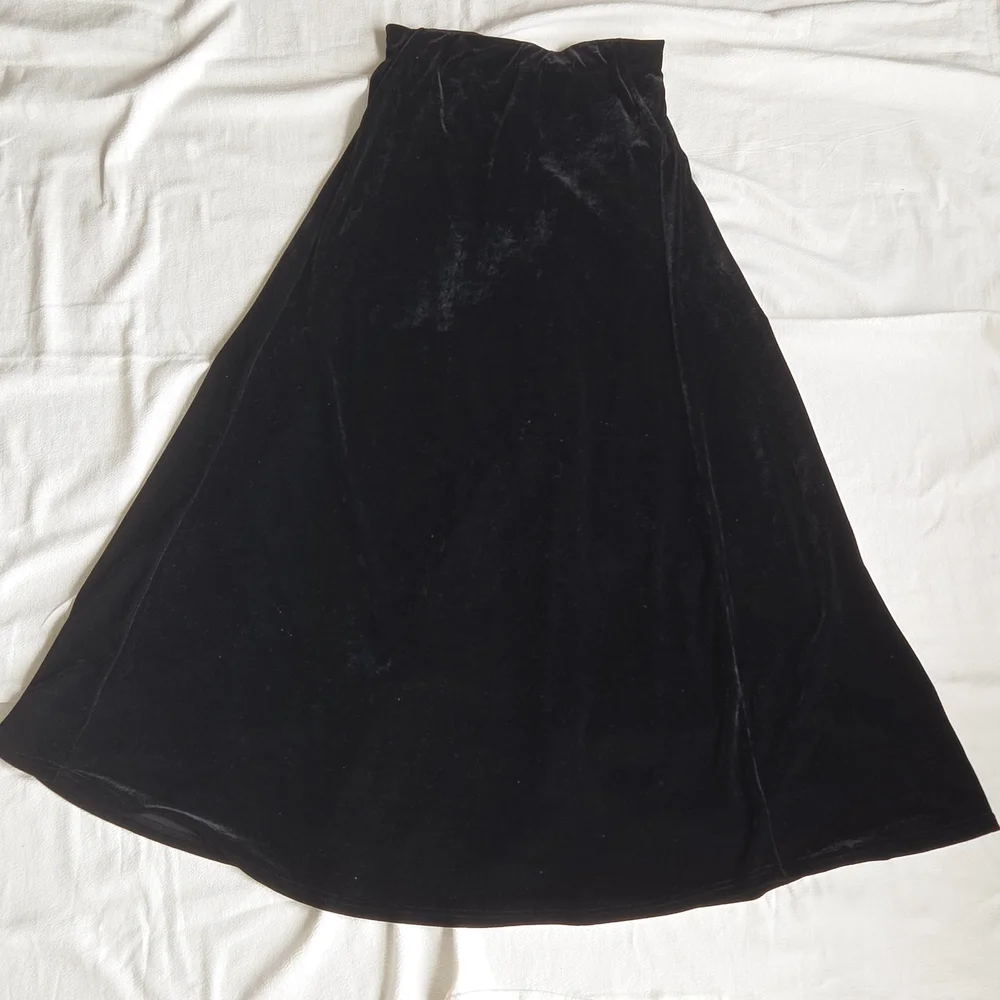 Black Velvet Maxi Skirt Medium Romantic Vintage Goth Whimsigoth Grunge YTK NWT